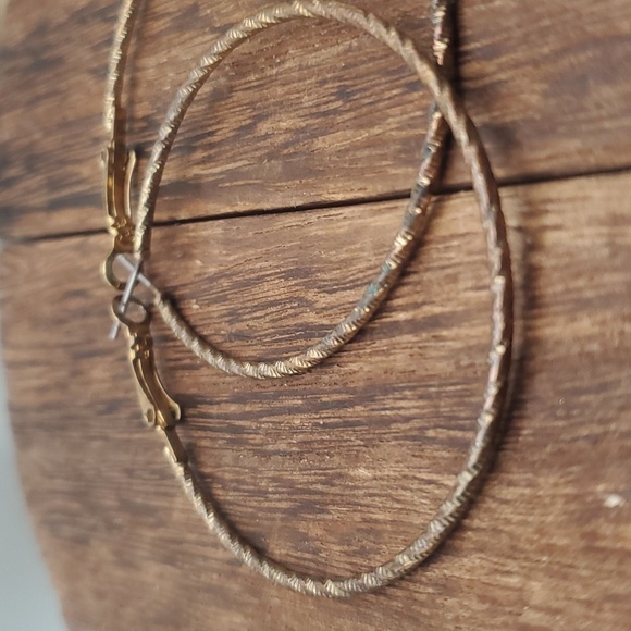 Celtic twist hoop earrings E626 - Picture 2 of 3